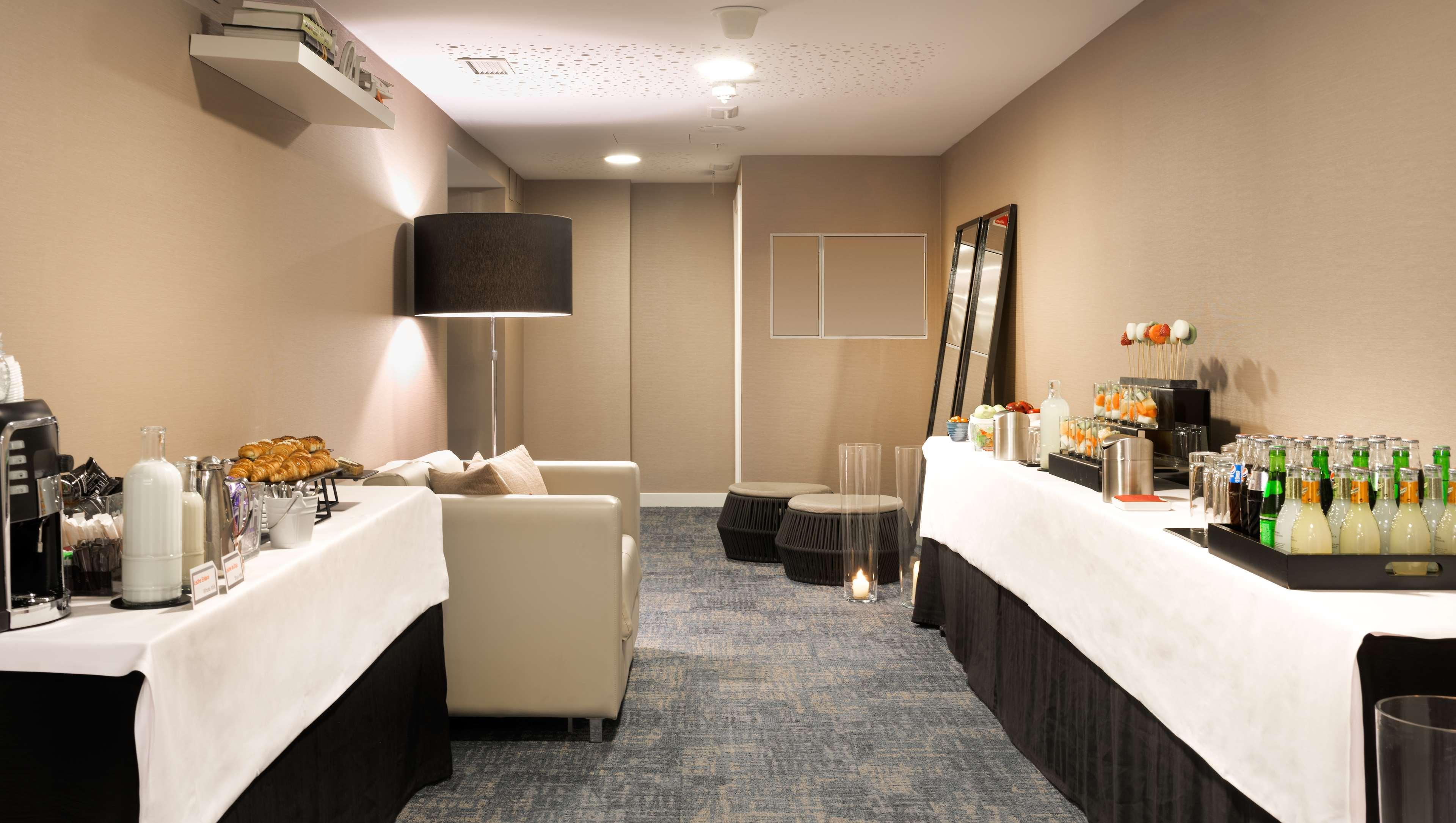 Nh Collection Madrid Suecia Otel Dış mekan fotoğraf A typical lounge at London Heathrow Airport