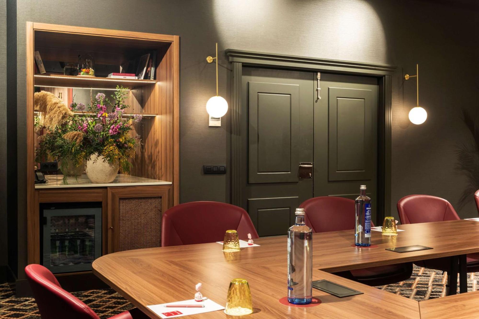 Nh Collection Madrid Suecia Otel Dış mekan fotoğraf The boardroom at the National Liberal Club