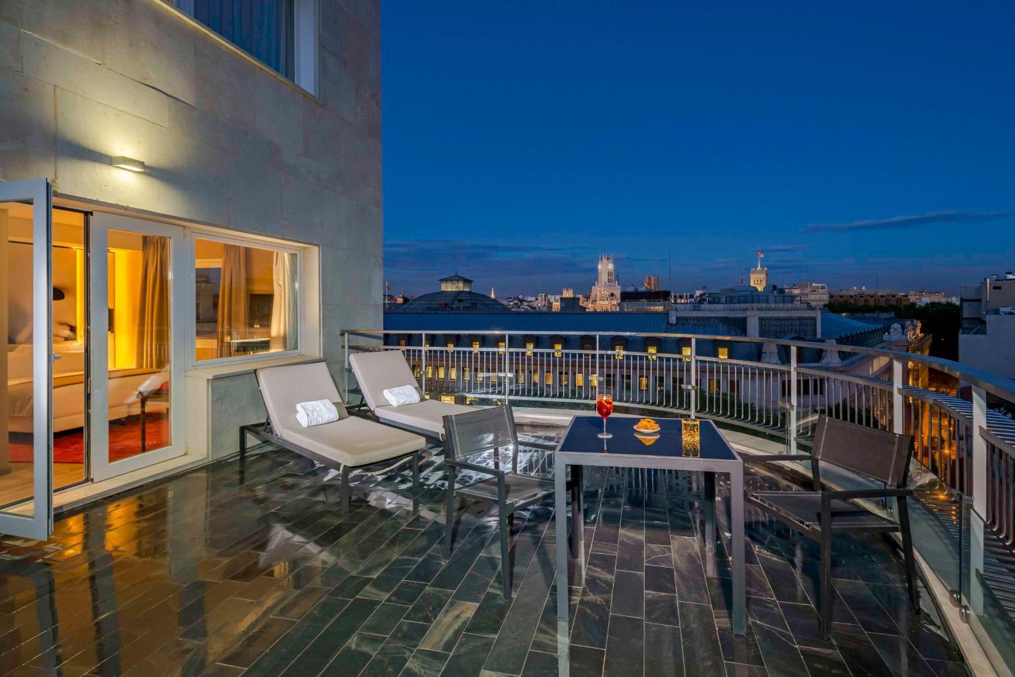Nh Collection Madrid Suecia Otel Dış mekan fotoğraf A balcony at the Mandarin Oriental, Vienna